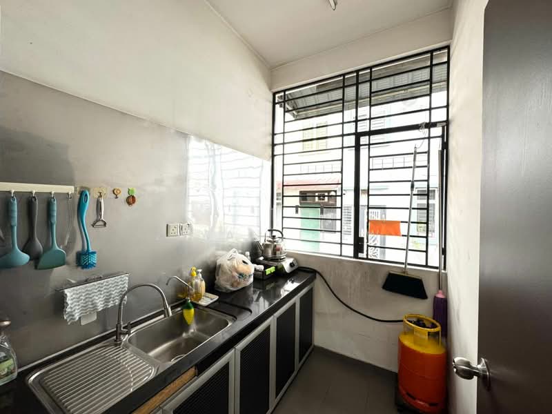 Rumah Teres 2 Tingkat untuk Dijual di Taman Setia Indah (Tebrau) - Ziyan Liew - Kitchen - PropertyGuru.com.my
