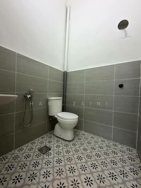 1-storey Terraced House for Sale in Taman Senawang Indah (Senawang) - Hana Zaini - Bathroom - PropertyGuru.com.my