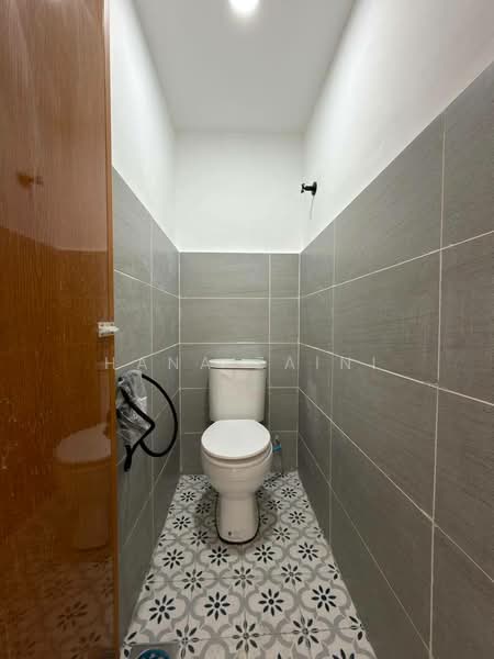 1-storey Terraced House for Sale in Taman Senawang Indah (Senawang) - Hana Zaini - Bathroom - PropertyGuru.com.my