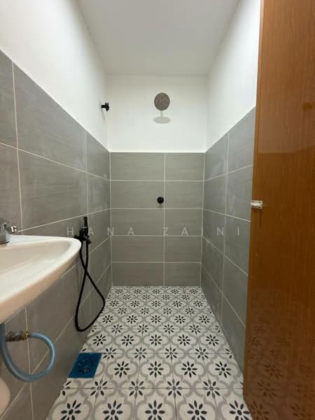1-storey Terraced House for Sale in Taman Senawang Indah (Senawang) - Hana Zaini - Bathroom - PropertyGuru.com.my