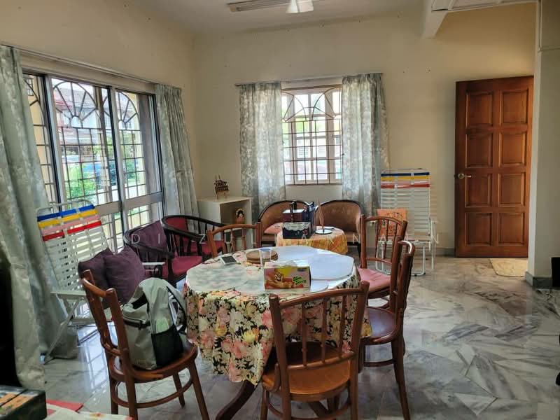 Rumah Teres untuk Dijual di Usj 13 (Subang Jaya) - Adi Zulkarnaen - Living Room - PropertyGuru.com.my