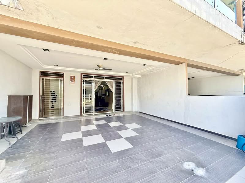 Rumah Teres 2 Tingkat untuk Dijual di Taman Bukit Kepayang (Bukit Kepayang) - Nabil Hamzah - Exterior - PropertyGuru.com.my