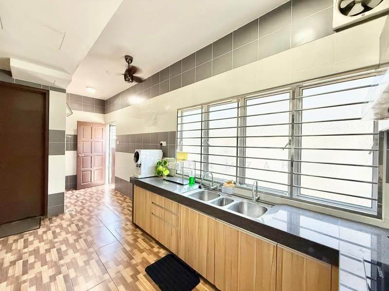 Rumah Teres 2 Tingkat untuk Dijual di Taman Bukit Kepayang (Bukit Kepayang) - Nabil Hamzah - Kitchen - PropertyGuru.com.my