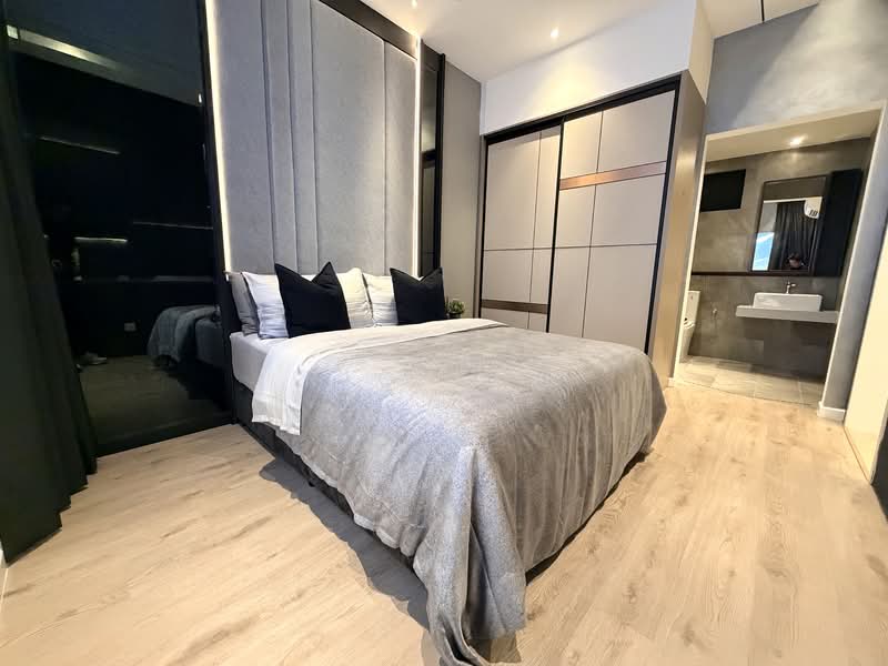 Servis Apartment untuk Dijual di The Queenwoodz @ Bukit Jalil - Ric Foo - Cozy Master Bedroom - PropertyGuru.com.my