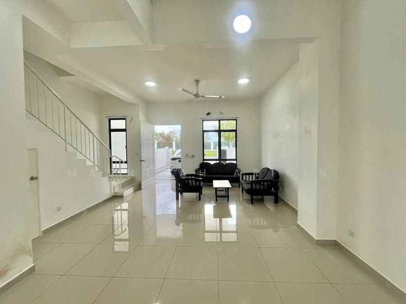 Rumah Teres 2 Tingkat untuk Dijual di Eco Grandeur (Puncak Alam) - Masnizah Arifin - Living Room - PropertyGuru.com.my