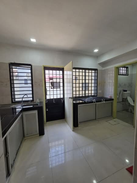 2-storey Terraced House for Sale in Bandar Seri Alam (Masai) - Jaslyn Tan - Kitchen - PropertyGuru.com.my