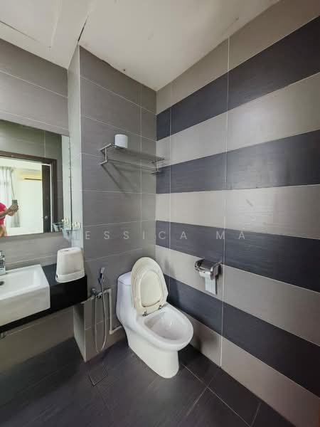 Kondominium untuk Disewa di KSL D'Esplanade Residence - Jessica Ma - Bathroom - PropertyGuru.com.my