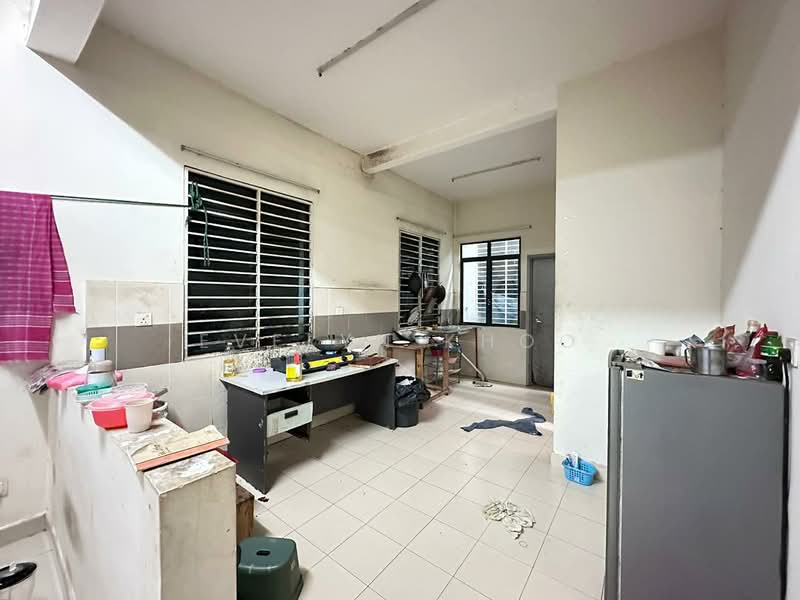 2-storey Terraced House for Sale in Saujana Rawang (Rawang) - Evelyn Khoo - Kitchen - PropertyGuru.com.my