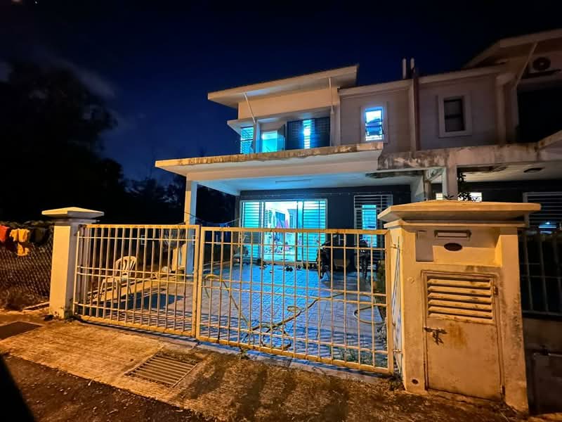 2-storey Terraced House for Sale in Saujana Rawang (Rawang) - Evelyn Khoo - Car Porch - PropertyGuru.com.my