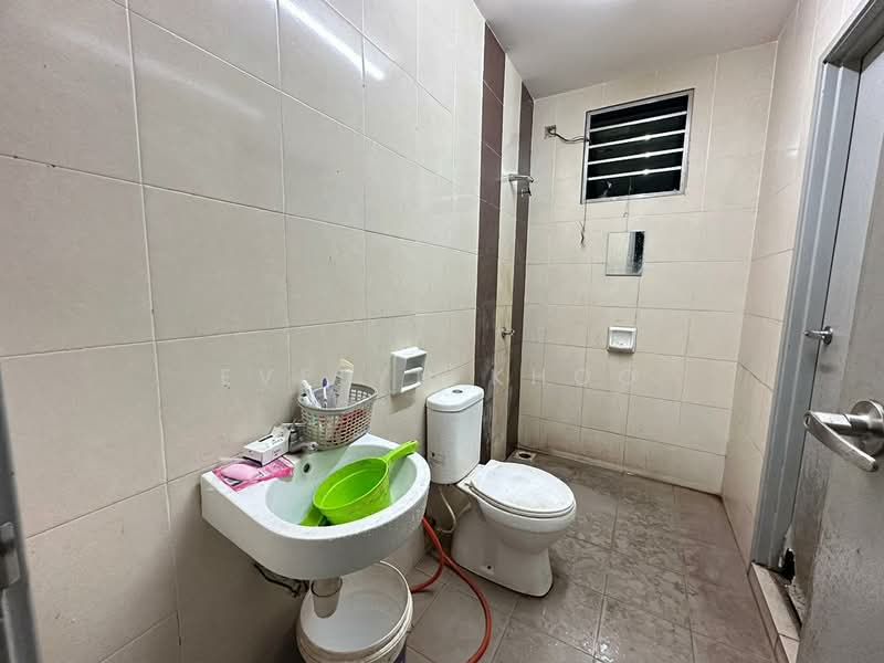 2-storey Terraced House for Sale in Saujana Rawang (Rawang) - Evelyn Khoo - Bathroom - PropertyGuru.com.my