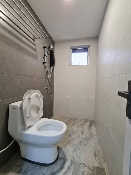 Kondominium untuk Dijual di Menara Alpha - Bryan Ng - Bathroom - PropertyGuru.com.my