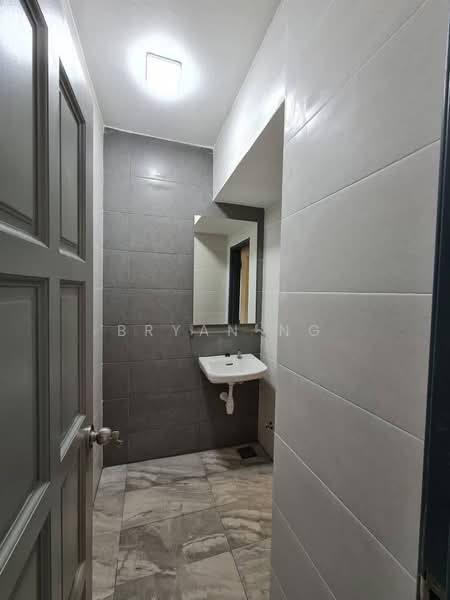 Kondominium untuk Dijual di Menara Alpha - Bryan Ng - Bathroom - PropertyGuru.com.my
