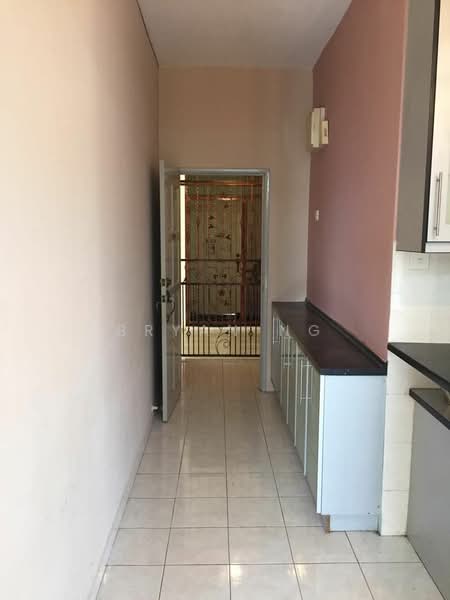 Kondominium untuk Dijual di Platinum Hill PV 5 - Bryan Ng - Corridor - PropertyGuru.com.my