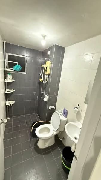 Kondominium untuk Dijual di Scott Towers @ Larkin JB - Ziyan Liew - Bathroom - PropertyGuru.com.my