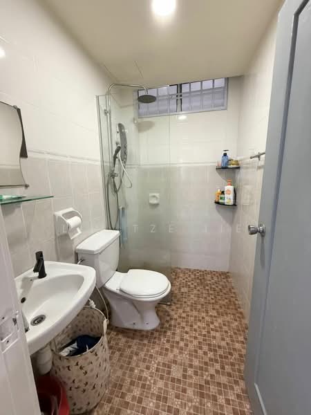 Apartment for Sale at Lake View Suites - Lim Tze Jie - Bathroom - PropertyGuru.com.my