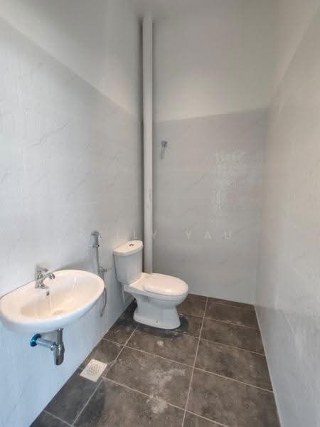 Factory for Sale in Menglembu (Perak) - Kelly Yau - Bathroom - PropertyGuru.com.my