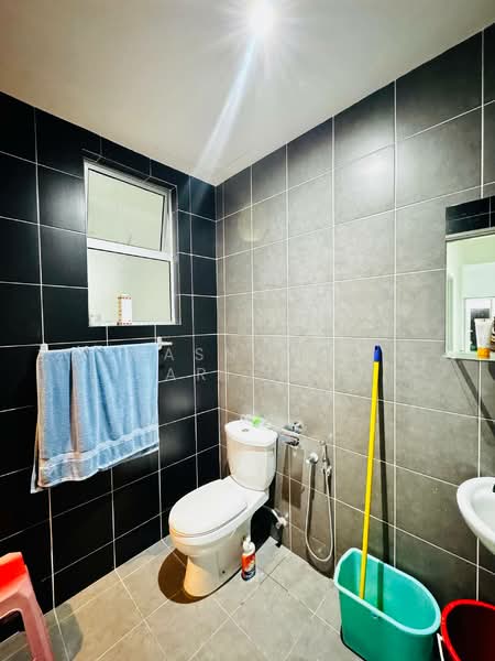 Servis Apartment untuk Dijual di The Zizz @ Damansara North - Masnizah Arifin - Bathroom - PropertyGuru.com.my