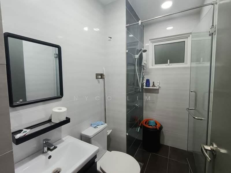 Kondominium untuk Dijual di Lavender Residences - Nyco Lim - Bathroom - PropertyGuru.com.my