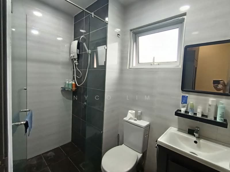 Kondominium untuk Dijual di Lavender Residences - Nyco Lim - Bathroom - PropertyGuru.com.my