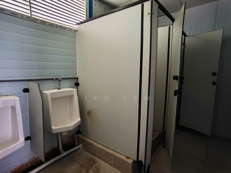 Bungalow for Rent in Taman Stulang Laut (Johor Bahru) - Niko Lew - Male Toilets - PropertyGuru.com.my