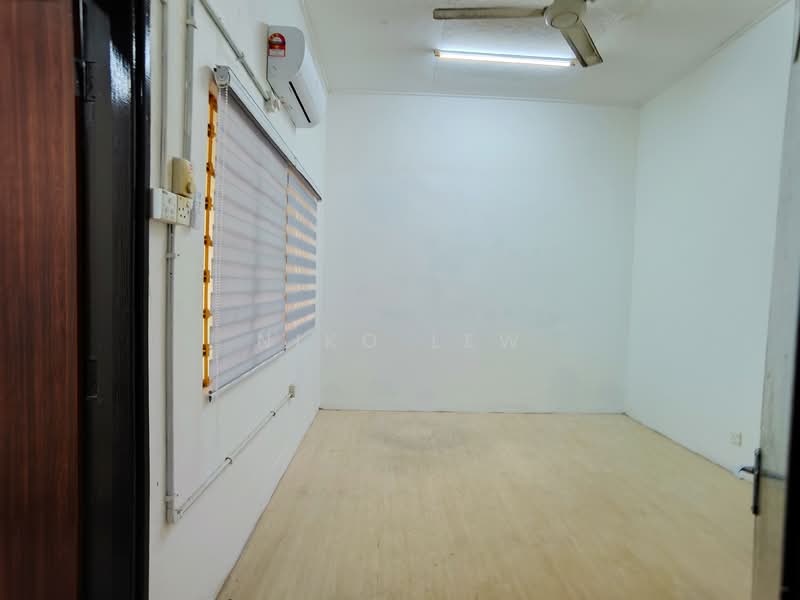 Bungalow for Rent in Taman Stulang Laut (Johor Bahru) - Niko Lew - Room - PropertyGuru.com.my