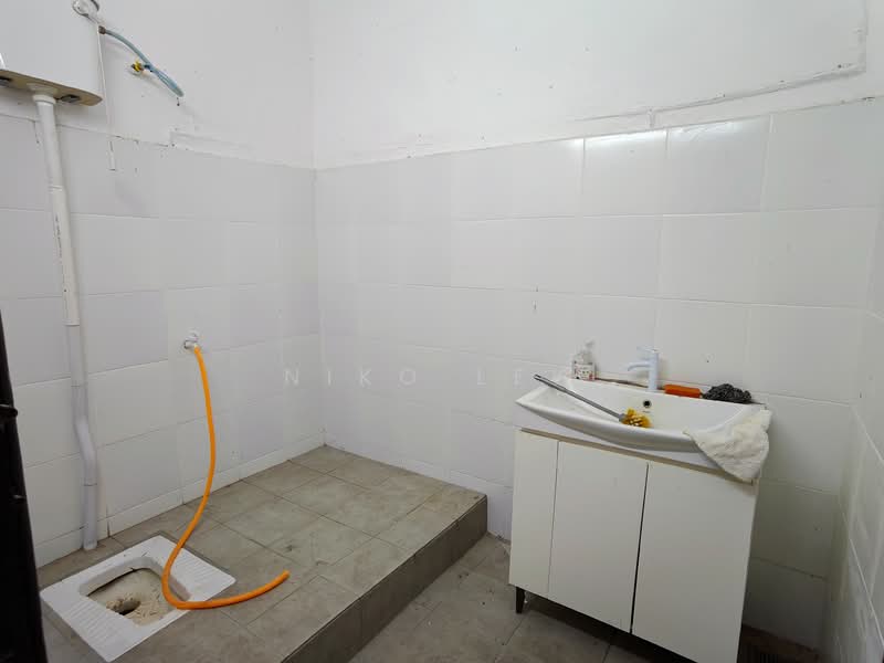 Bungalow for Rent in Taman Stulang Laut (Johor Bahru) - Niko Lew - Bathroom - PropertyGuru.com.my