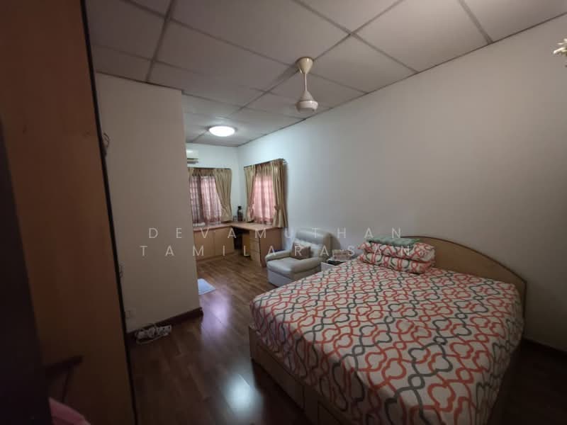 Rumah Banglo untuk Dijual di Seksyen 11 (Petaling Jaya) - Devamuthan Tamilarasan - Bedroom - PropertyGuru.com.my