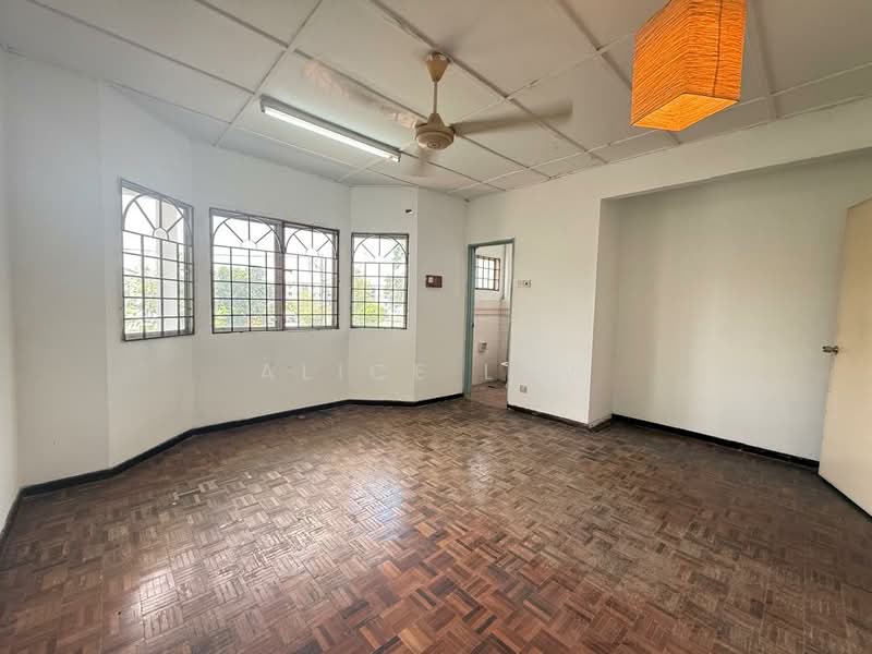2-storey Terraced House for Sale in Bandar Country Homes (Rawang) - Alice Low - Living Room - PropertyGuru.com.my