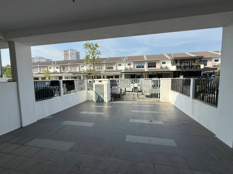 2-storey Terraced House for Sale in Saujana Rawang (Rawang) - Evelyn Khoo - Car Porch - PropertyGuru.com.my