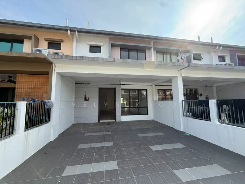 2-storey Terraced House for Sale in Saujana Rawang (Rawang) - Evelyn Khoo - Car Porch - PropertyGuru.com.my