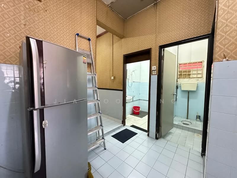 1-storey Terraced House for Sale in Taman Johor Jaya (Johor Bahru) - JIA SOONG NG - Bathroom - PropertyGuru.com.my