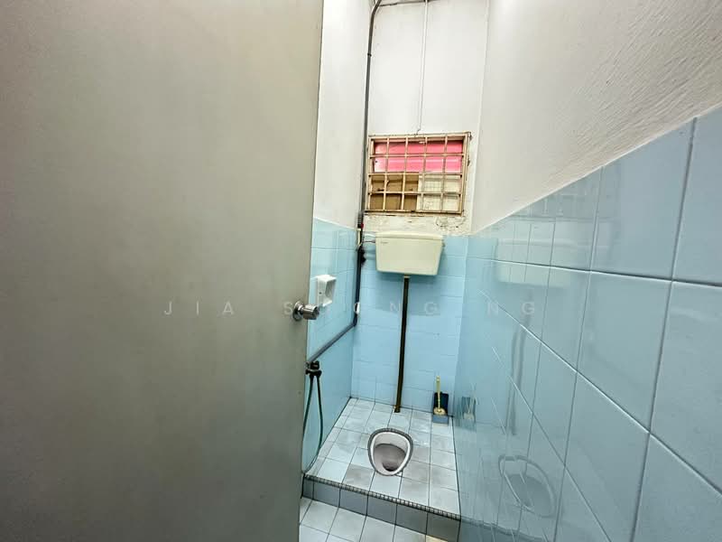 1-storey Terraced House for Sale in Taman Johor Jaya (Johor Bahru) - JIA SOONG NG - Bathroom - PropertyGuru.com.my