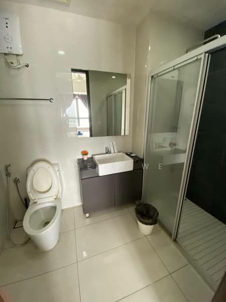 Kondominium untuk Dijual di Royal Strand @ Country Garden Danga Bay - Wee Howe - Bathroom - PropertyGuru.com.my
