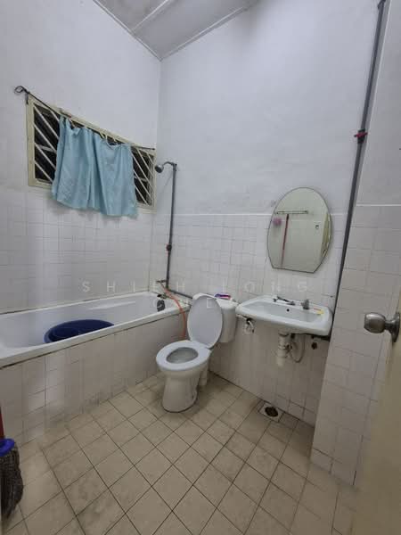 2-storey Terraced House for Sale in Taman Skudai Baru (Skudai) - Shieh Long Chen - Bathroom - PropertyGuru.com.my