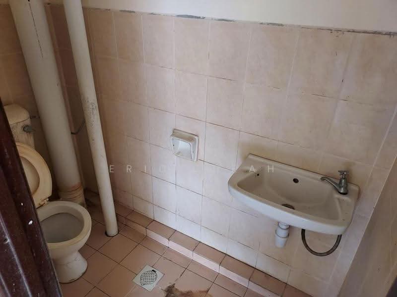 Condominium for Sale at Permai Ria - Eric Cheah - Bathroom - PropertyGuru.com.my
