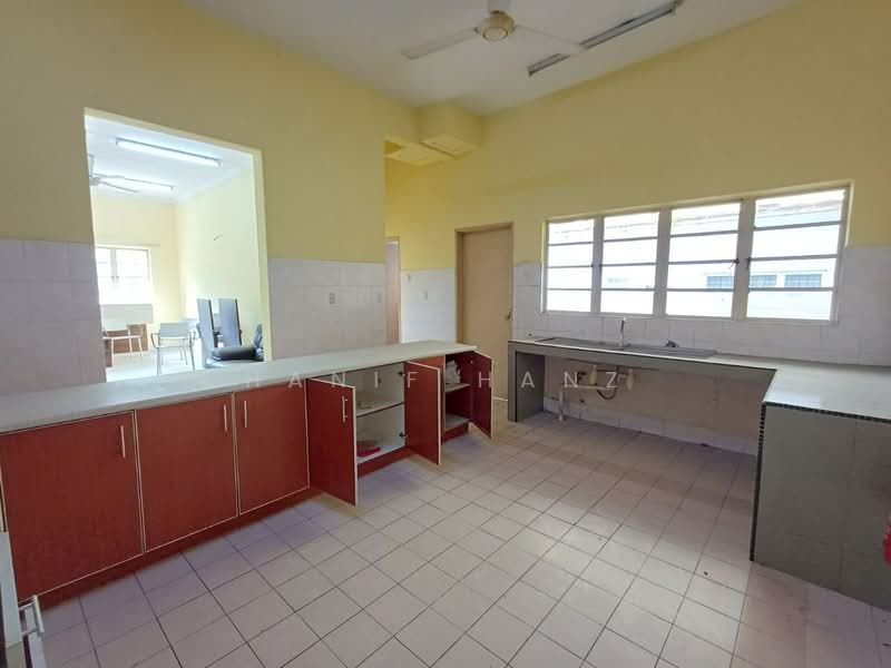 Semi-Detached House for Sale in Kota Damansara (Selangor) - Hanif Hanz - Kitchen - PropertyGuru.com.my