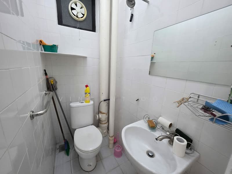 Apartment for Sale at Pangsapuri Sri Abadi - Vincent Ooi - Bathroom - PropertyGuru.com.my