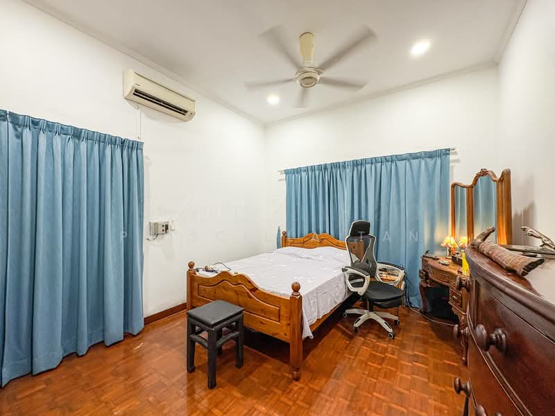 Rumah Banglo untuk Dijual di Taman Bukit Pantai (Bangsar) - Priscilla Tan - Bedroom - PropertyGuru.com.my