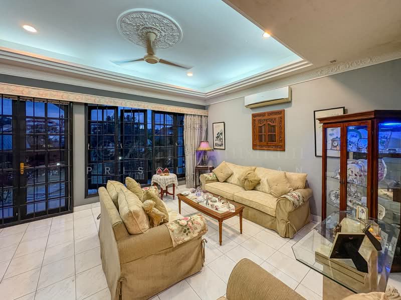 Rumah Banglo untuk Dijual di Taman Bukit Pantai (Bangsar) - Priscilla Tan - Living Room - PropertyGuru.com.my