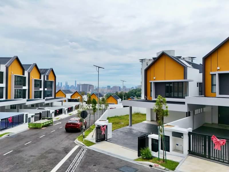 3-storey Terraced House for Sale in Ulu Kelang (Kuala Lumpur) - Hanif Hanz - Exterior - PropertyGuru.com.my