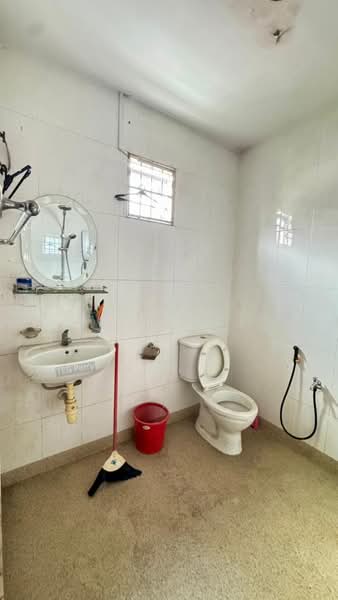 Rumah Teres untuk Dijual di Bandar Puteri Klang (Klang) - Alex Lee - Bathroom - PropertyGuru.com.my