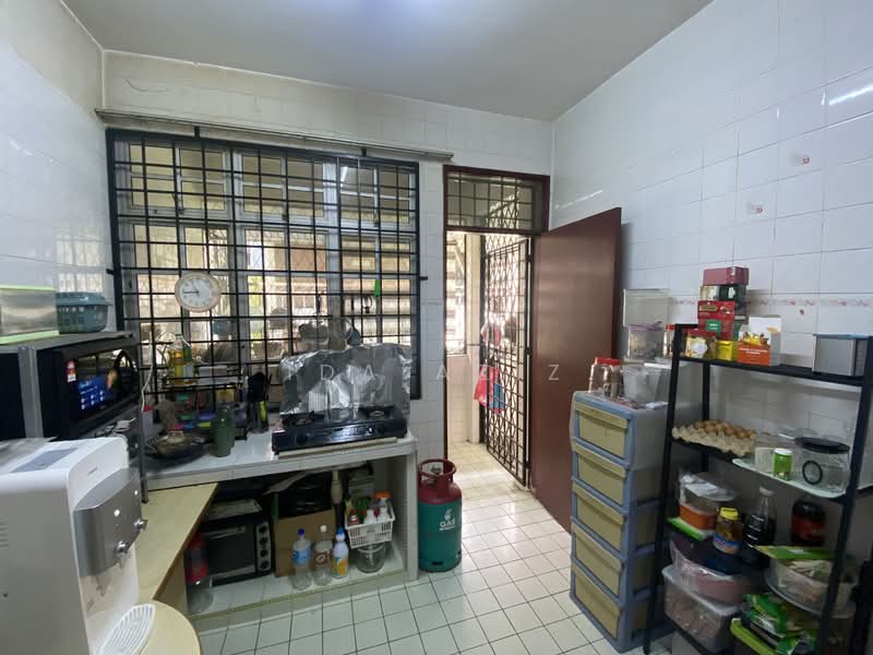 Semi-Detached House for Sale in Taman Perling (Perling) - Ida Aziz - Kitchen - PropertyGuru.com.my
