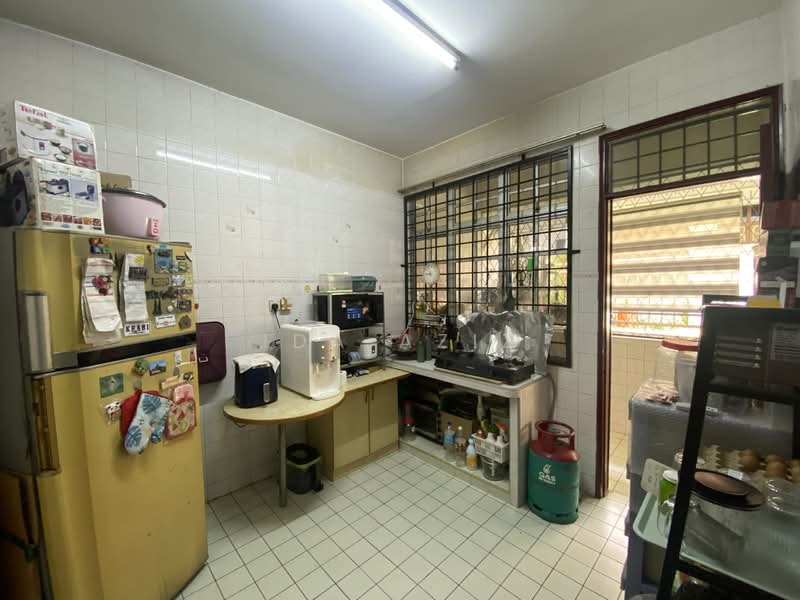 Semi-Detached House for Sale in Taman Perling (Perling) - Ida Aziz - Kitchen - PropertyGuru.com.my