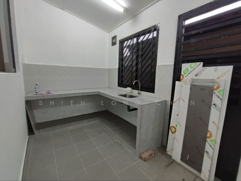 1-storey Terraced House for Sale in Taman Bukit Kempas (Tampoi) - Shieh Long Chen - Kitchen - PropertyGuru.com.my