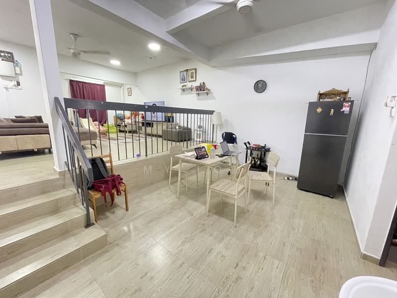 Rumah Teres 2 Tingkat untuk Disewa di Taman Selayang Utama (Selayang) - MY Loh - Living Room - PropertyGuru.com.my