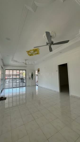 Rumah Berkembar untuk Dijual di Bandar Puteri Jaya (Sungai Petani) - Hasrul Rosli - Living Room - PropertyGuru.com.my
