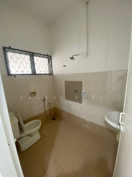 Rumah Berkembar untuk Dijual di Bandar Puteri Jaya (Sungai Petani) - Hasrul Rosli - Bathroom - PropertyGuru.com.my