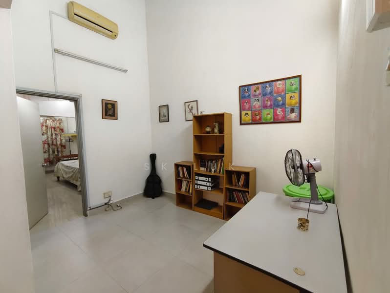 Rumah Teres untuk Dijual di Bandar Country Homes (Rawang) - SK Luk - Study - PropertyGuru.com.my