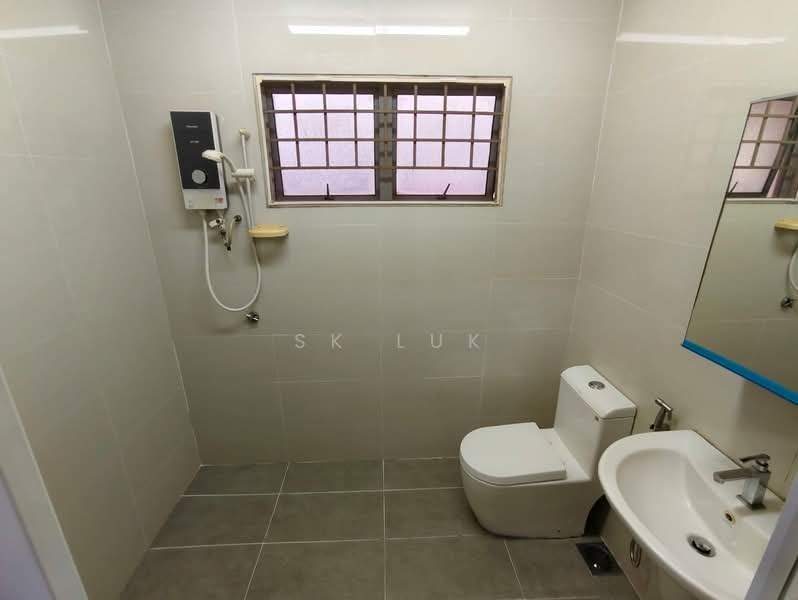 Rumah Teres untuk Dijual di Bandar Country Homes (Rawang) - SK Luk - Bathroom - PropertyGuru.com.my