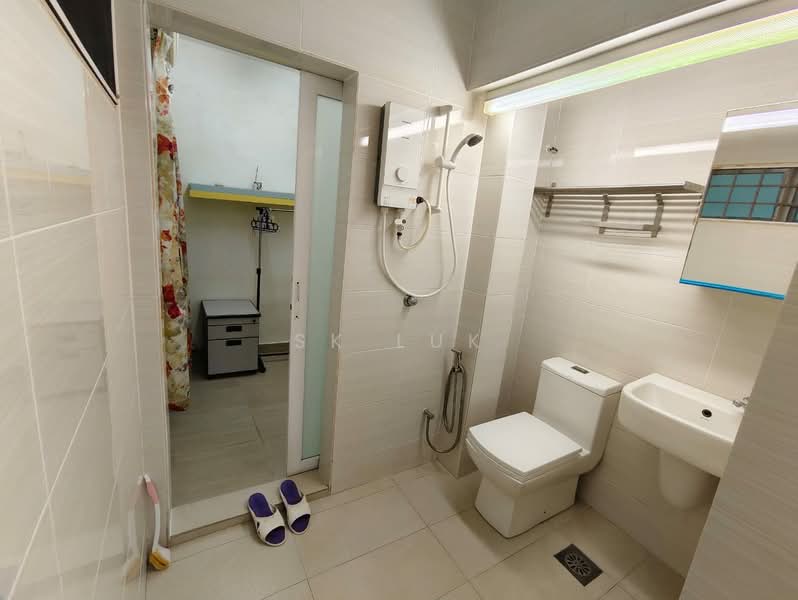 Rumah Teres untuk Dijual di Bandar Country Homes (Rawang) - SK Luk - Bathroom - PropertyGuru.com.my